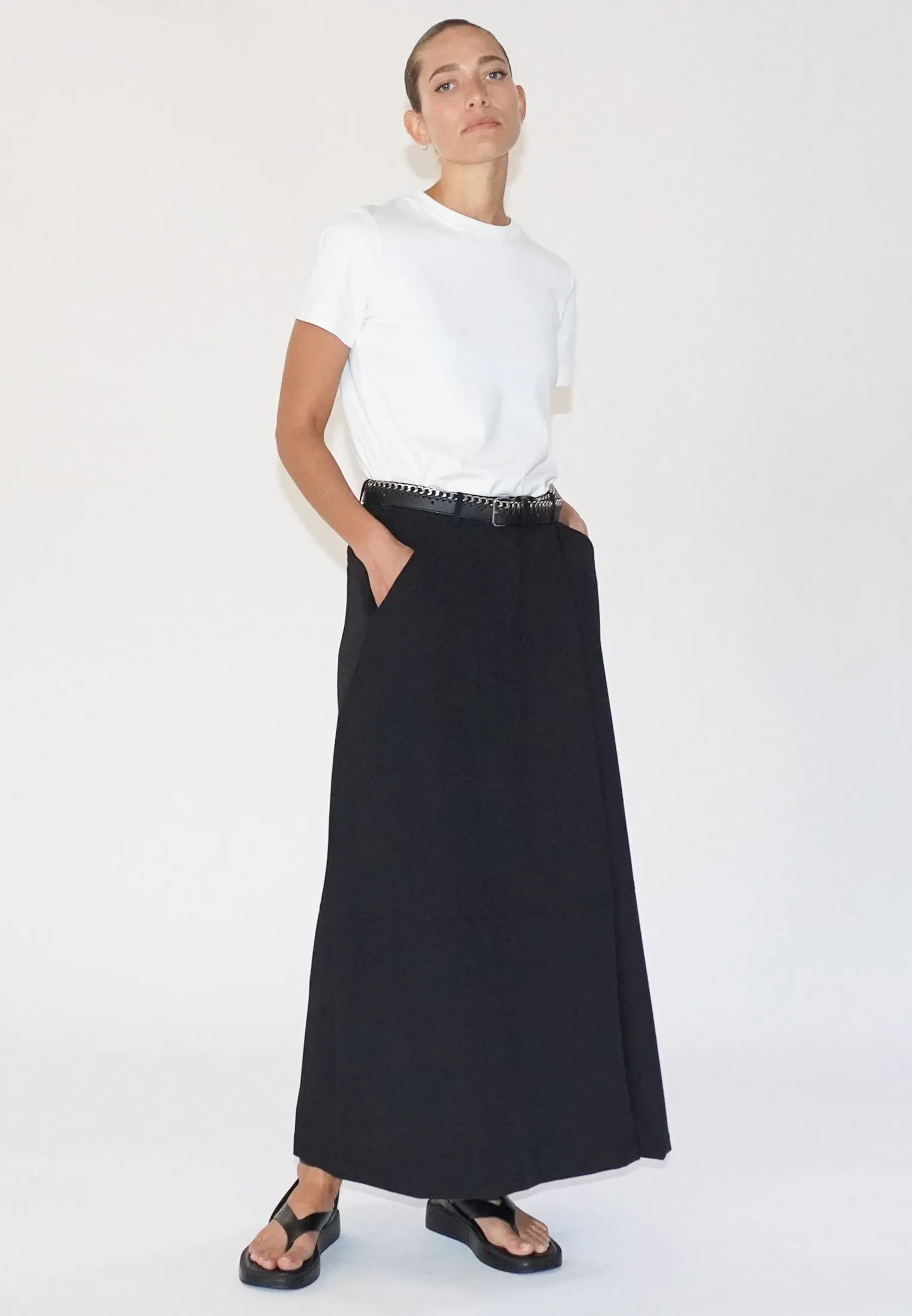 CORE SKIRT BLACK